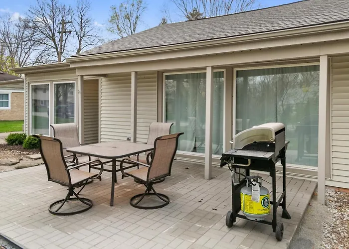 Holiday home Ranch With Air Hockey And Pacman Near Naval Base Libertyville